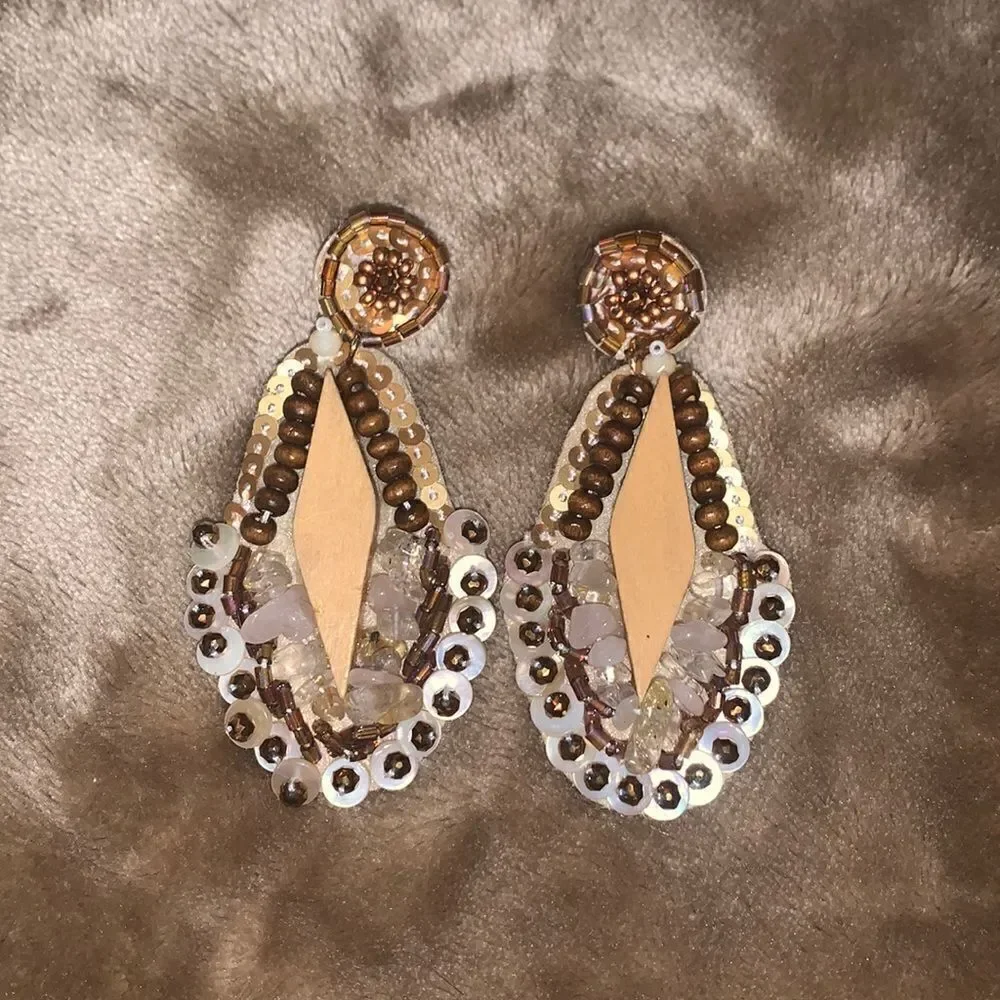 Beautiful Earthy Earrings - Picture 1 of 5